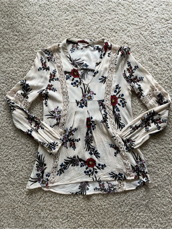 Blu Pepper Tops - Blu Pepper Cream Floral V-Neck Blouse